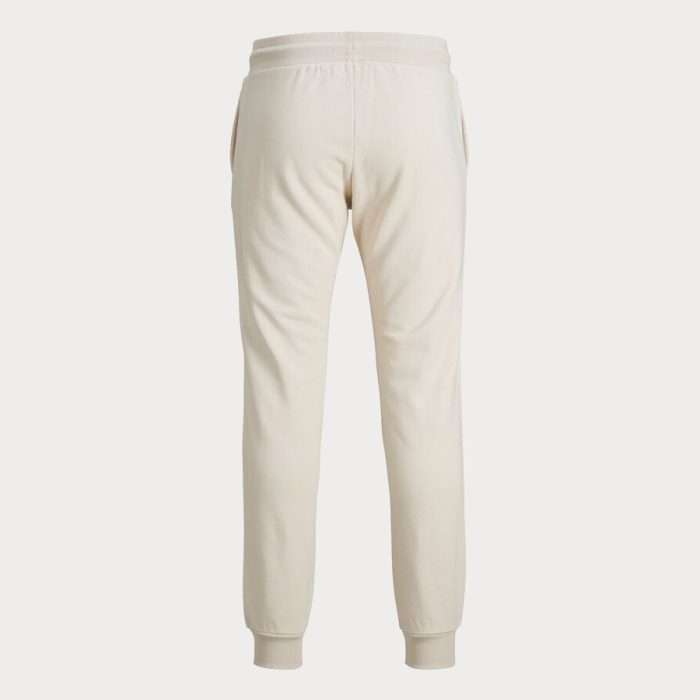 Pantalón de chándal con logo en el bolsillo en color moonbeam (beige) de la colección Jack & Jones Intelligence