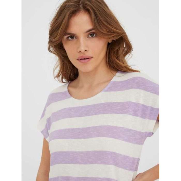 Camiseta manga corta y cuello redondo con rayas gruesas en horizontal. De la colección Vero Moda.