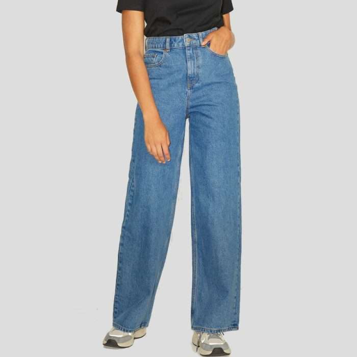Jeans de corte ancho y tiro alto. De la marca JJXX.