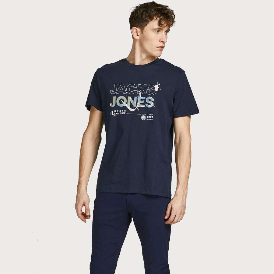 Camiseta Jack & Jones de manga corta en color azul marino. Estampado logo. 