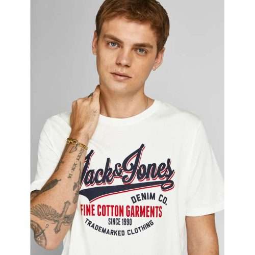 Camiseta Jack & Jones manga corta y cuello redondo en color blanco con estampado del logo. 