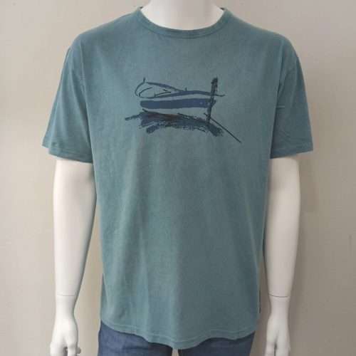 Camiseta estampada con barca de manga corta y 100% algodón.