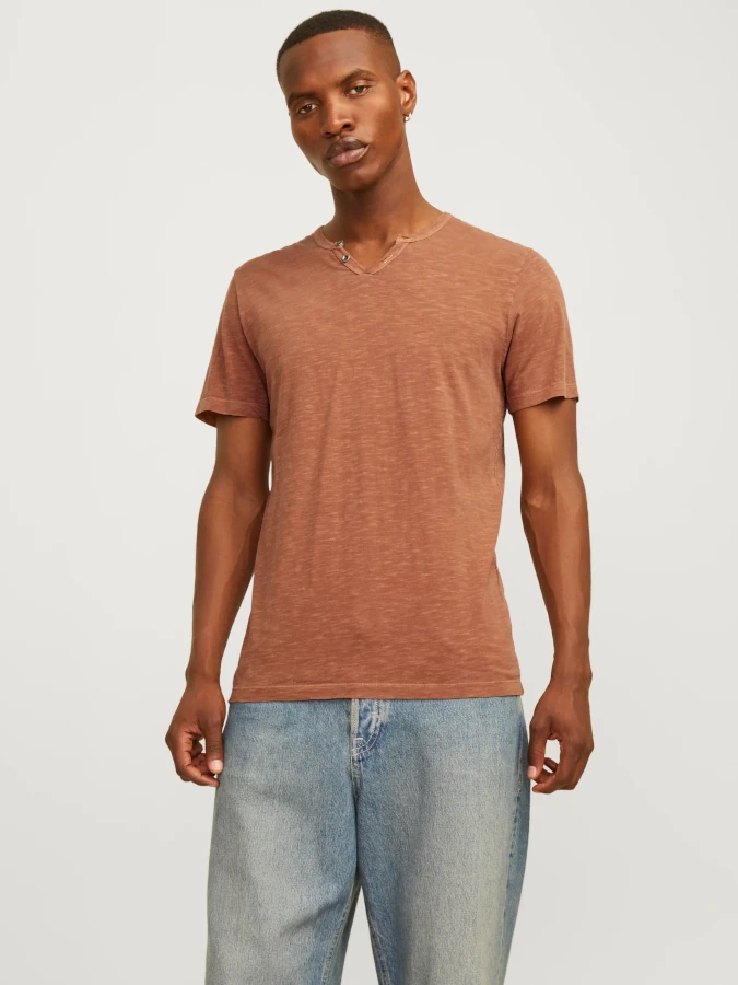 Camiseta Jack&Jones hombre manga corta y cuello pico con dos botones Esplit 12164972 Marrón (Mocha Bisque)