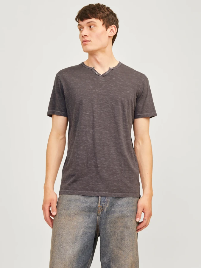 Camiseta Jack&Jones hombre manga corta y cuello pico con dos botones Esplit 12164972 Marrón1 (Mulch)