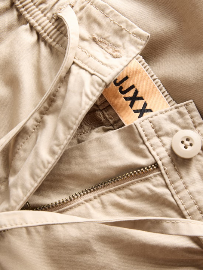 Detalle de Short JJXX (Jack&Jones) modelo Janes color Beige (Crockery) 100% algodón